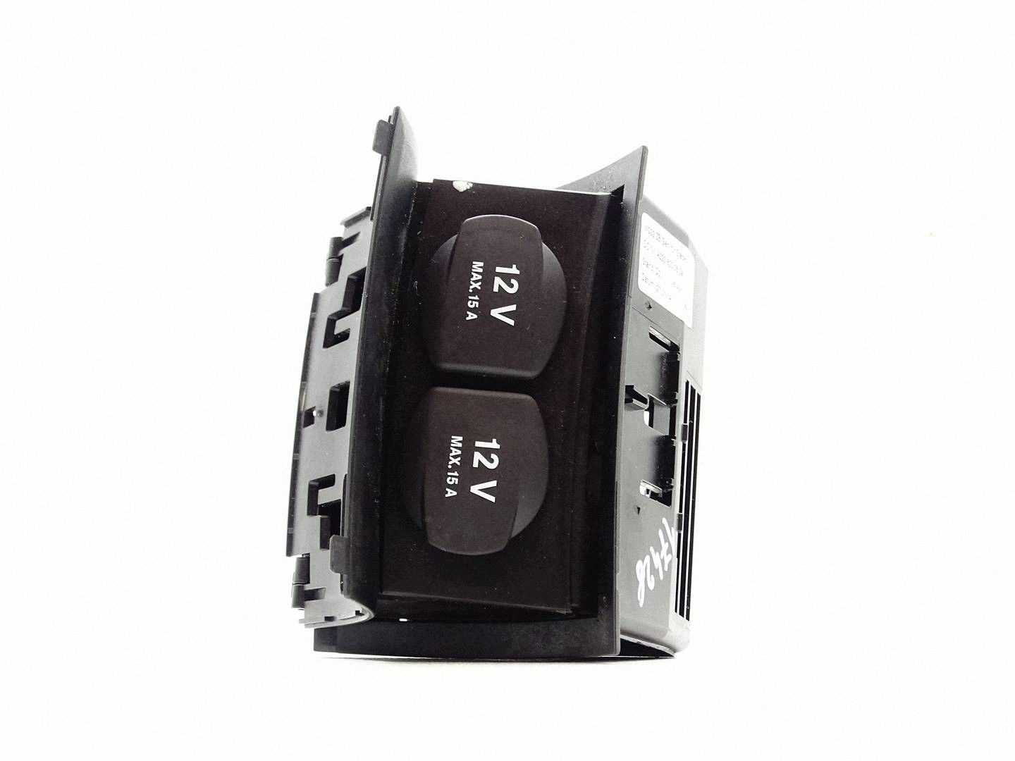 Tunnelin pääty 12V pistorasia Mercedes S W222 image 4
