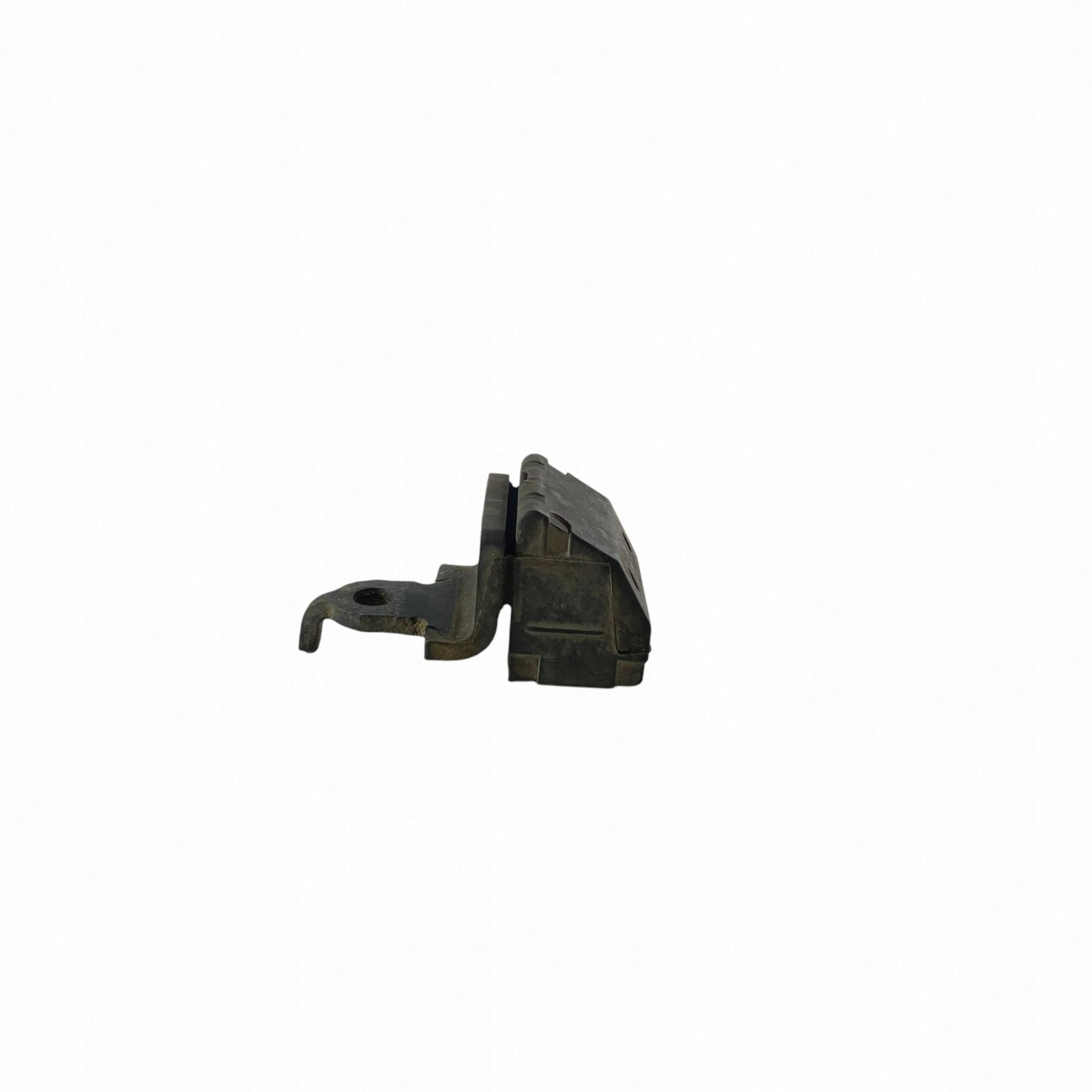 Mazda CX-3 2019 Front Right Stabilizer Mount OEM D10E34970A image 5