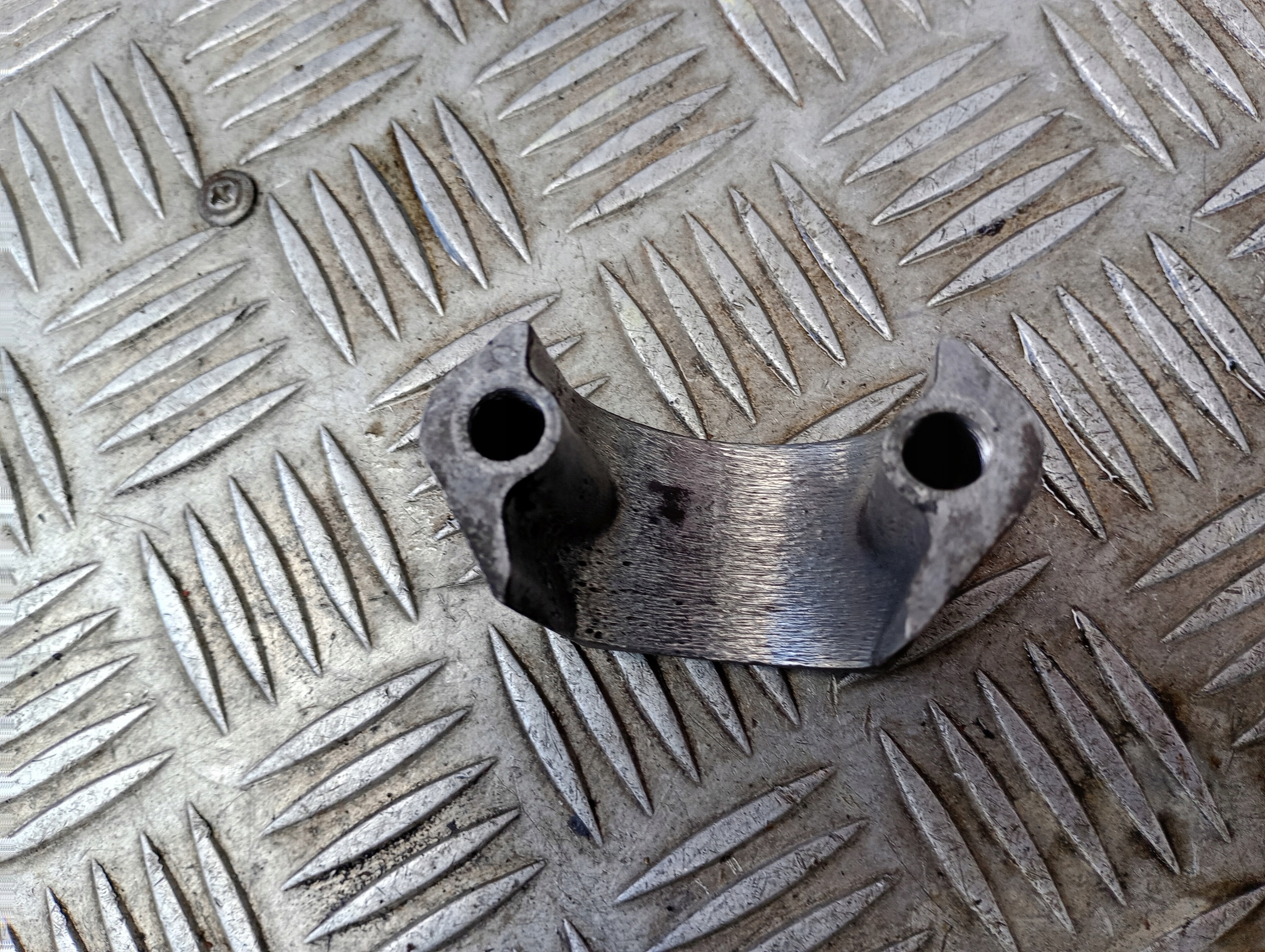 Mercedes W203 W209 Stabilisator-Halterung A2033232740 image 6