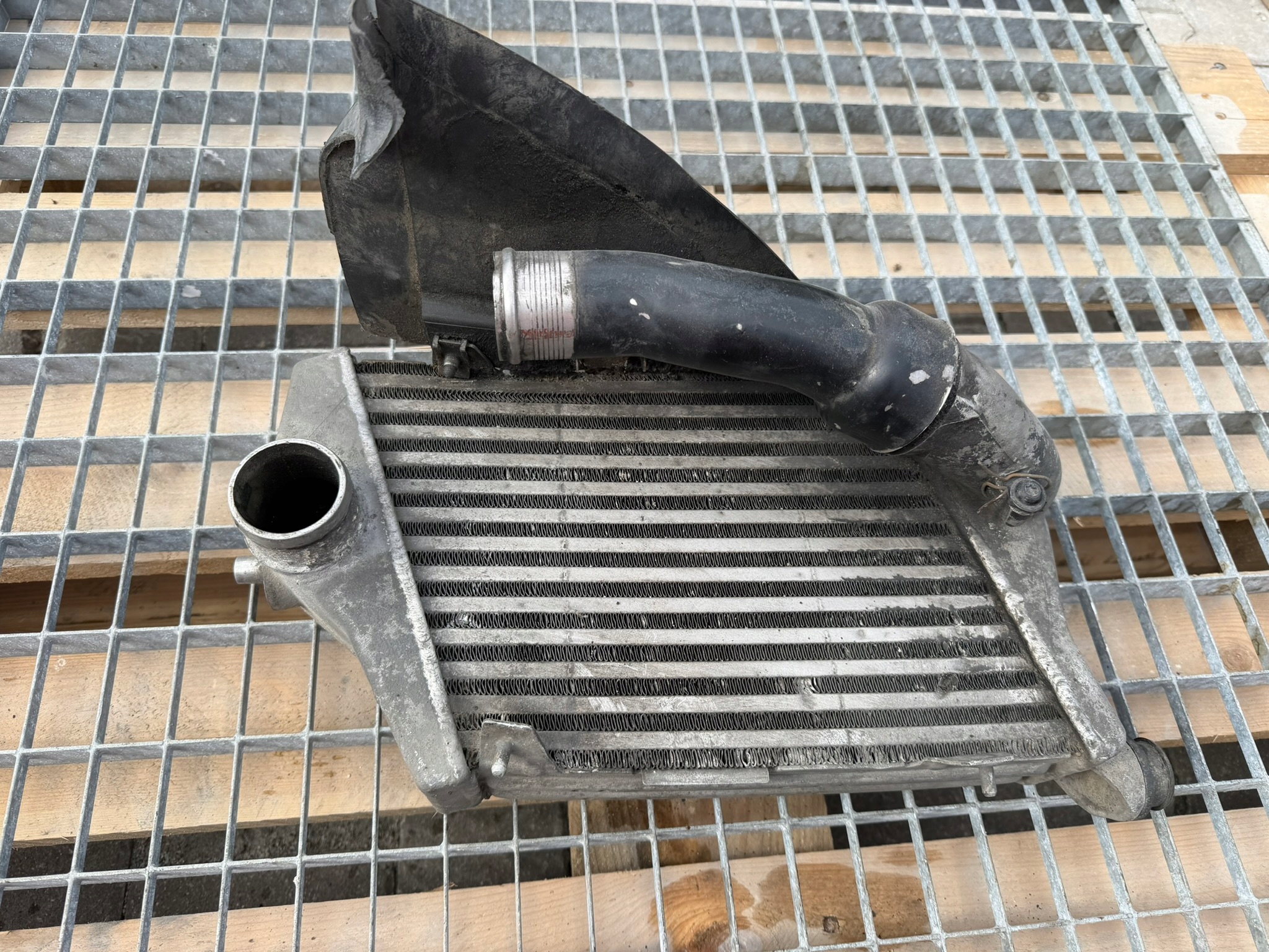 Kühler Intercooler rechts Audi 4E0145806A image 2