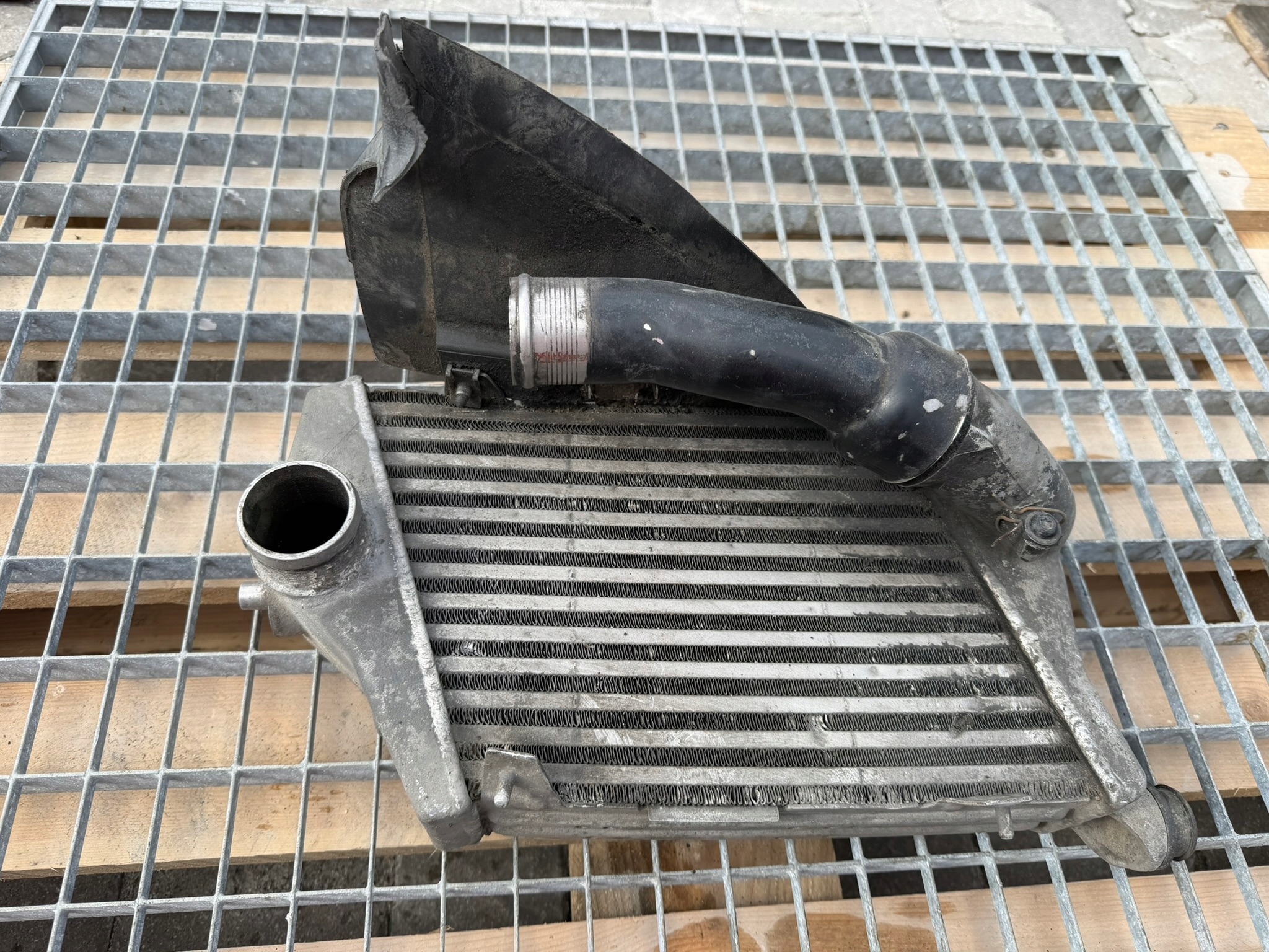 Kühler Intercooler rechts Audi 4E0145806A image 3