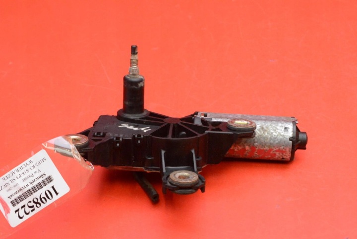 Takalasinpyyhkimen moottori 8D9955711 VW Passat B5 farmari 96-00