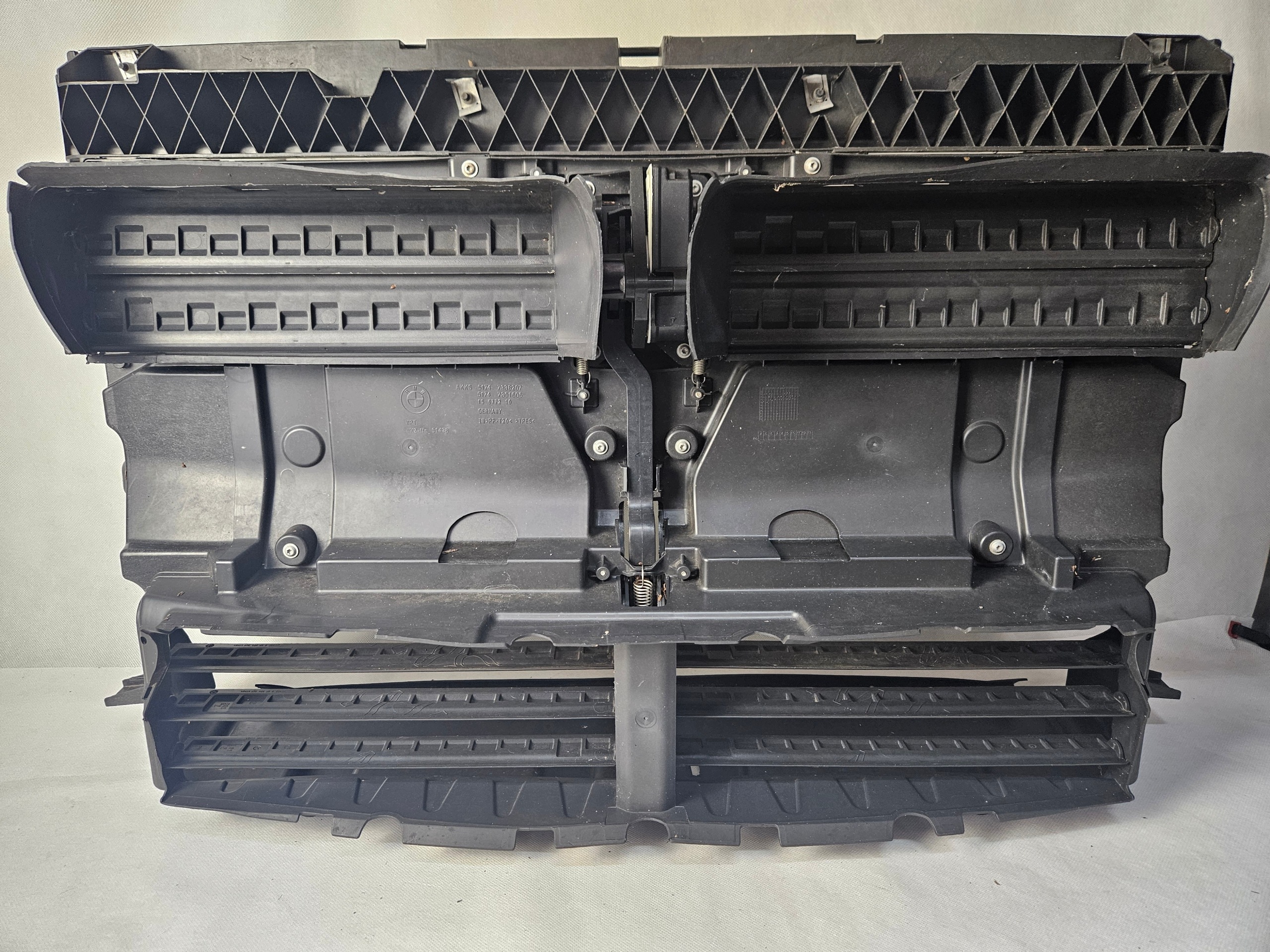 Frontlenker Luftführung Rahmen Kunststoff Rollo Jalousie BMW 2 F45 F46 image 2