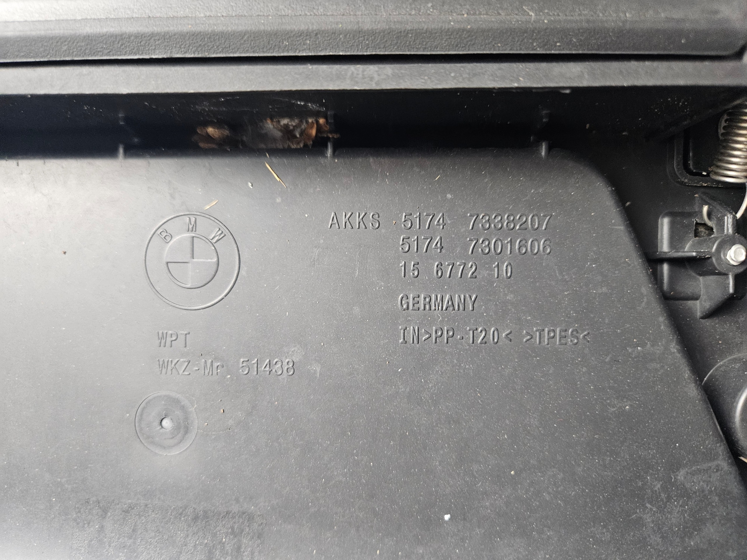 Etupalkin ohjausilman runko muovi rullaverho BMW 2 F45 F46