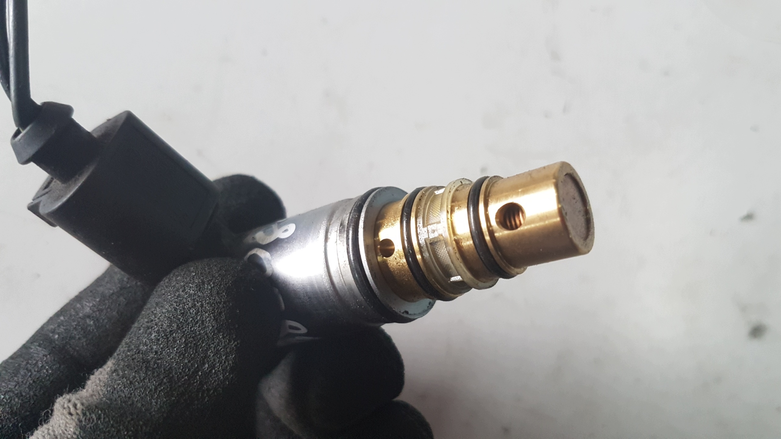 Ilmastoinnin painekytkin Audi A3 VW Golf 6 image 3