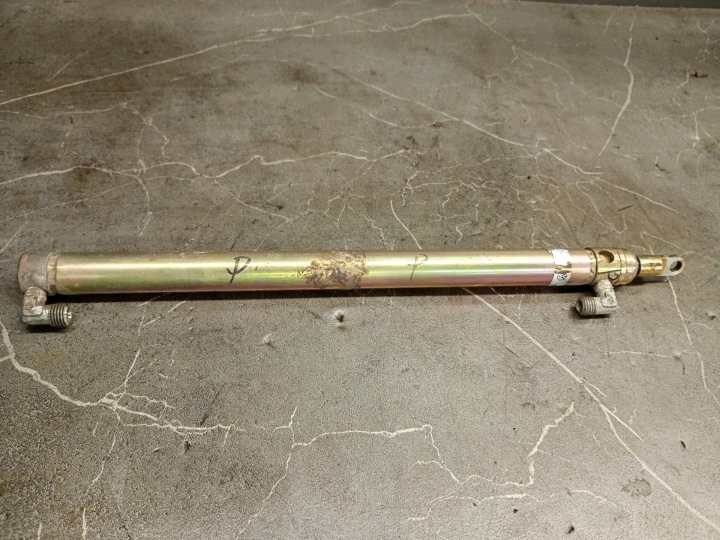 Hydraulisk takcylinder vänster VW Golf I Cabrio 155871795