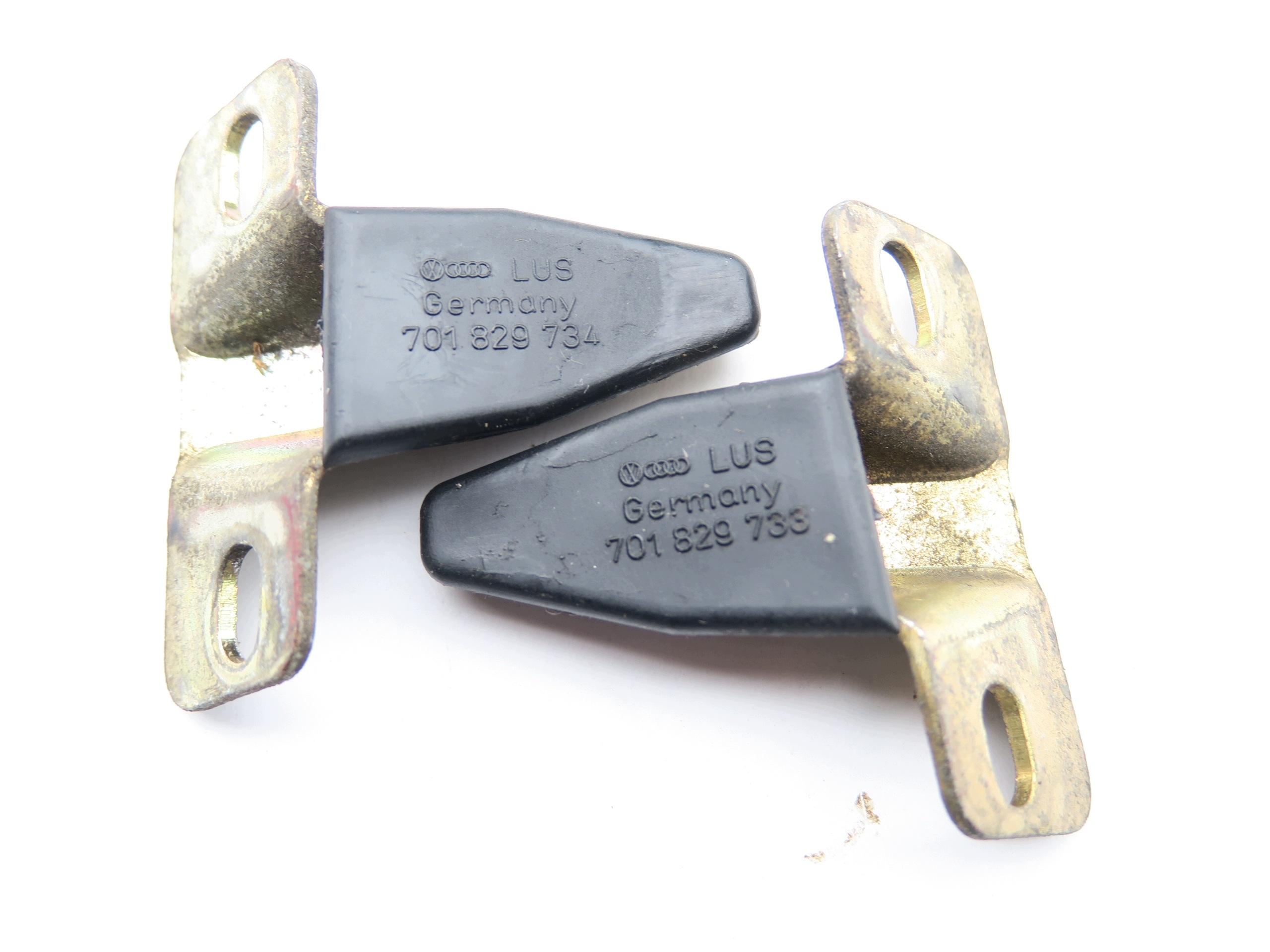 Takaluukun salvat VW T4 90-95, käytetty, OEM 7018297341