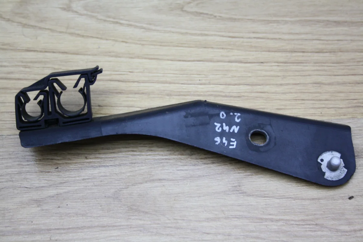 Support de tuyau clim BMW E46 N42 6923515
