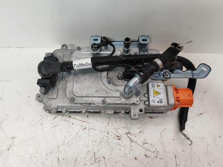 FORD KUGA MK3 III Jännitteenmuunnin OE LX6814G646AG