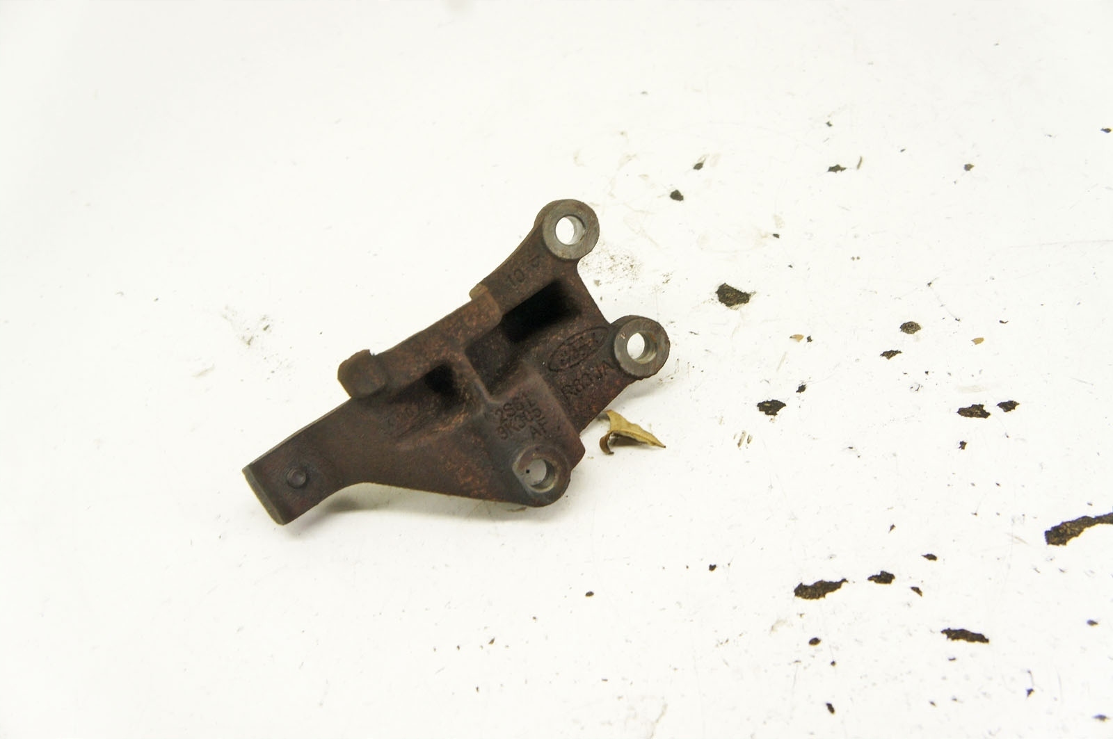 Ford Transit Courier SP243 Soporte Eje 2SG1-3K305-AF image 4