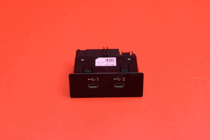 USB-C-pistorasia 284H37JA0A Nissan Qashqai 3 III J12 Lift 24-25