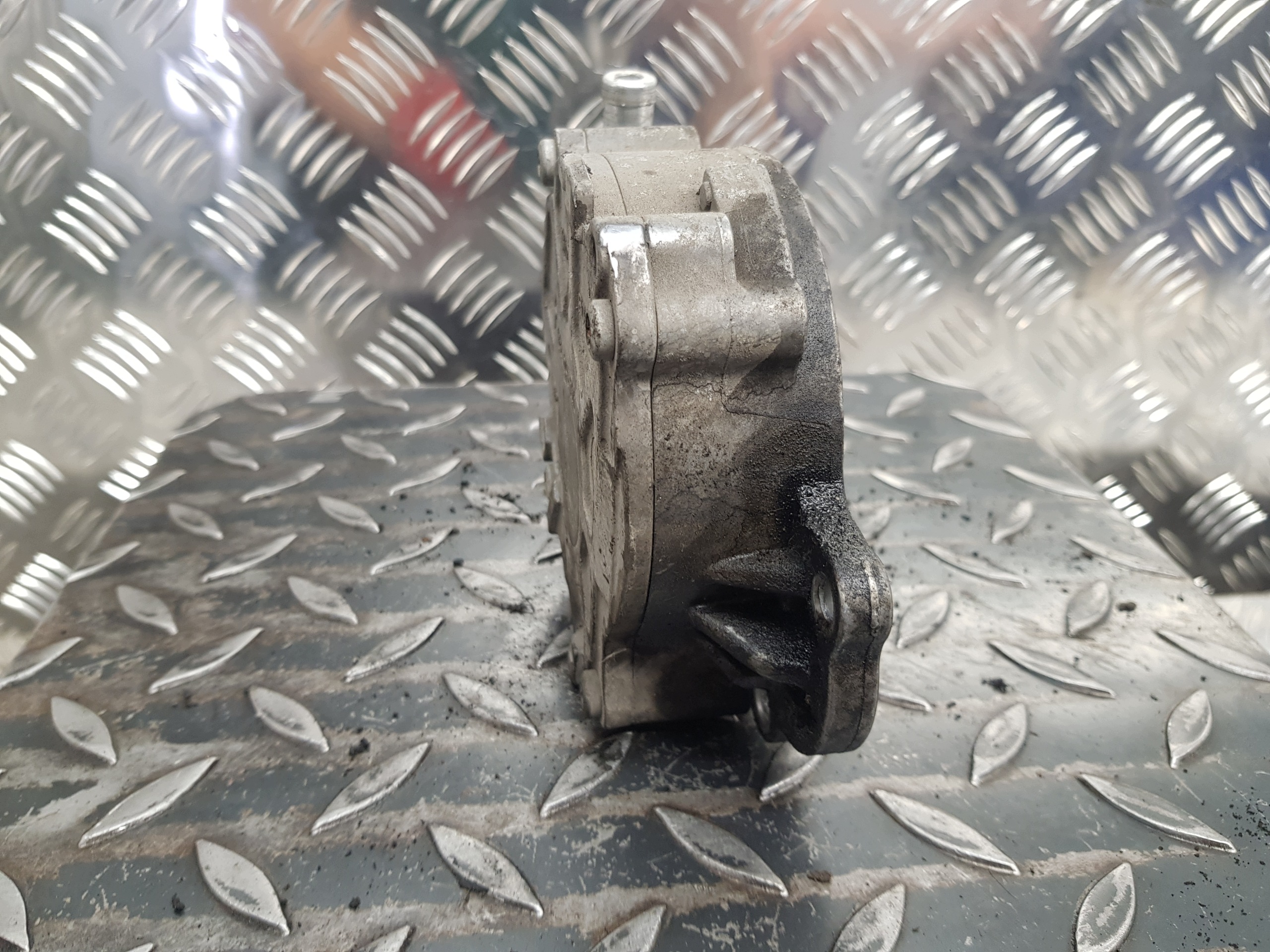 Alipainepumppu VW Passat B6 03L145100L image 4