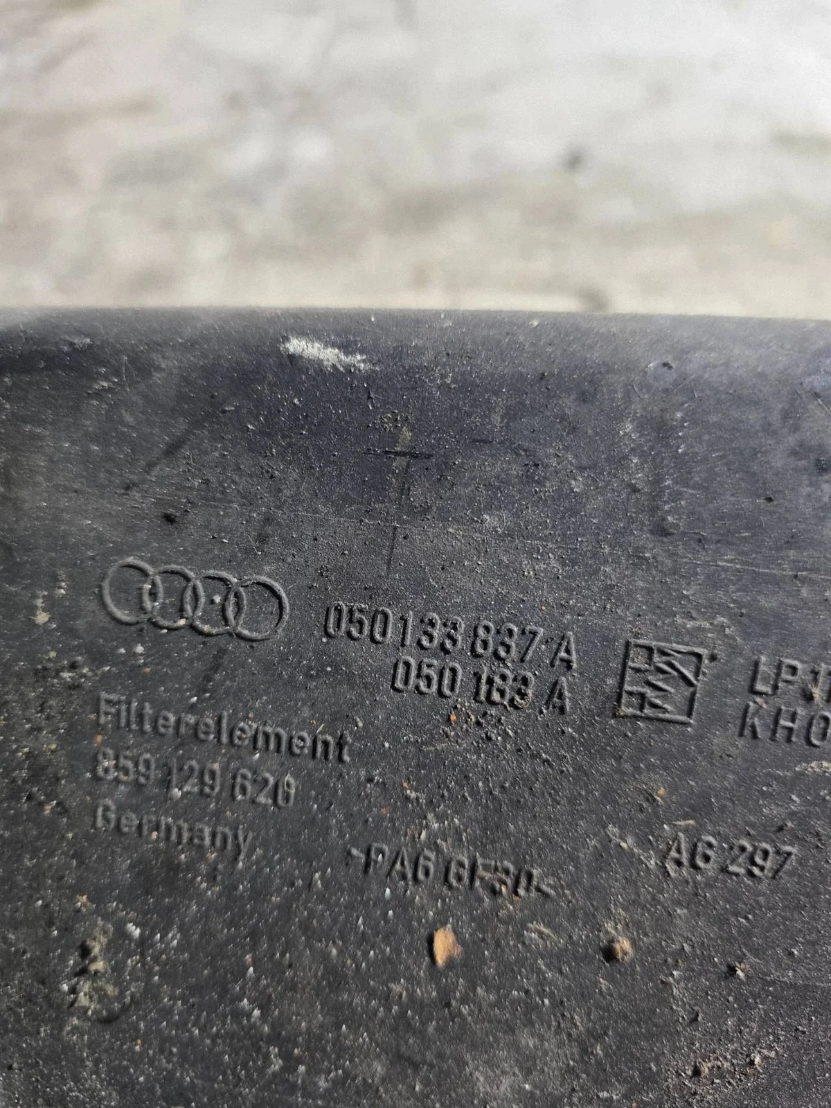 Luftfilterhus Audi 80 90 S2 B4 050133837A image 3