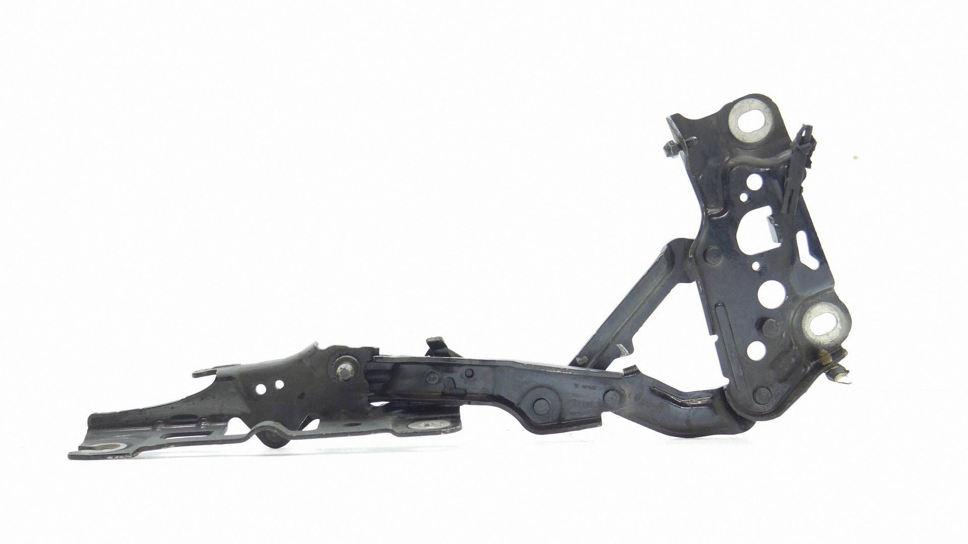 BMW 5 G30 G31 konepelti saranan vasen
