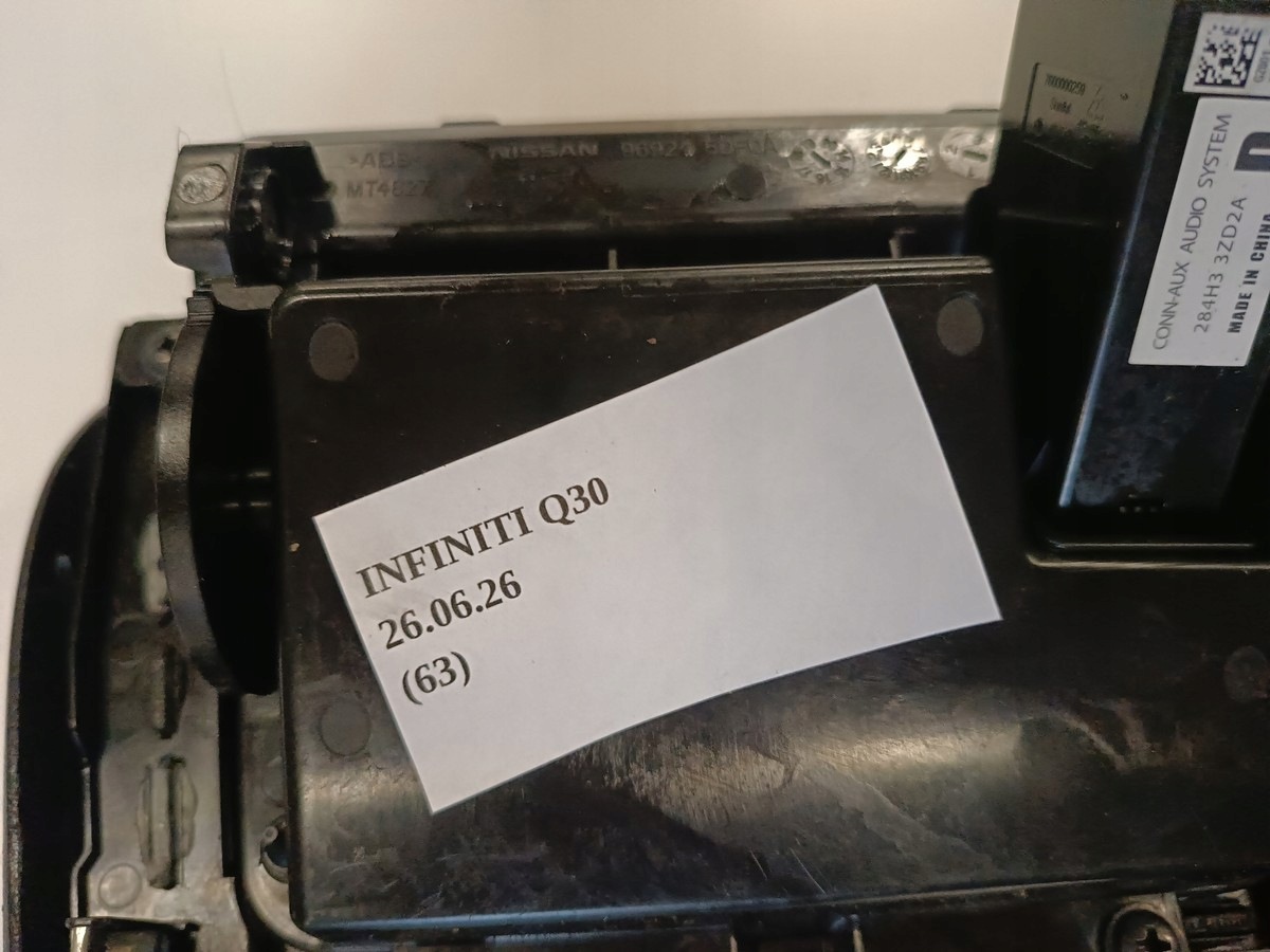 Prise USB Infiniti Q30 QX30 UK 284H3-3ZD2A image 6