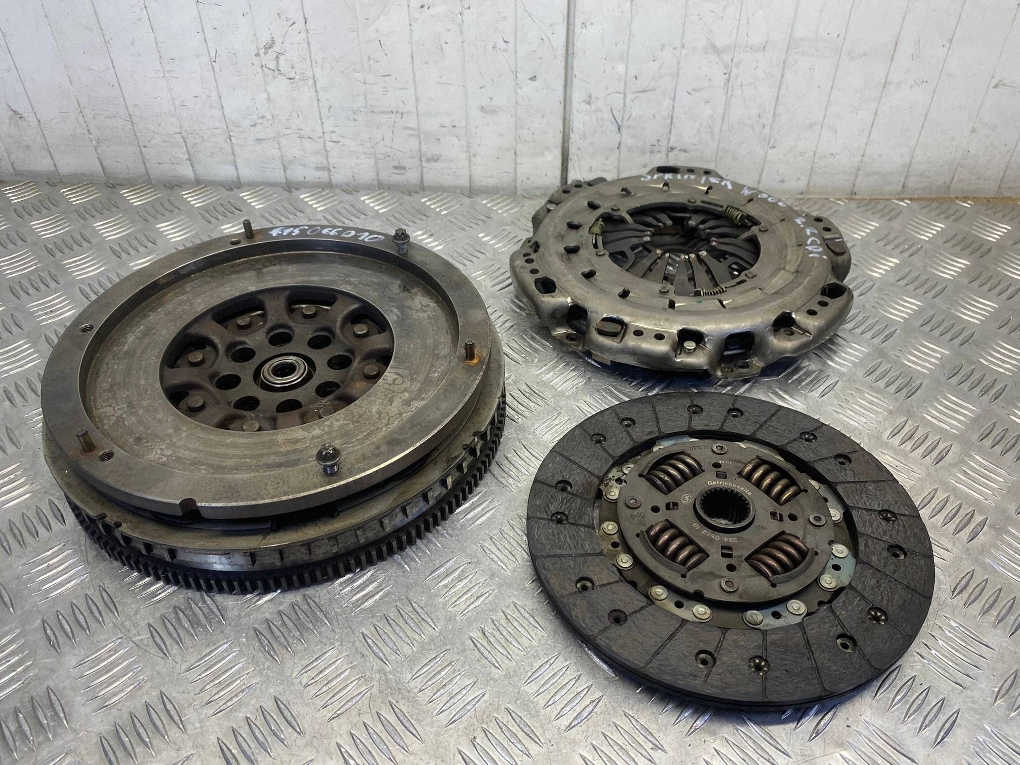Embrayage bimasse LUK Mercedes Sprinter W906 2.2 CDI 415066010 324056210 image 5