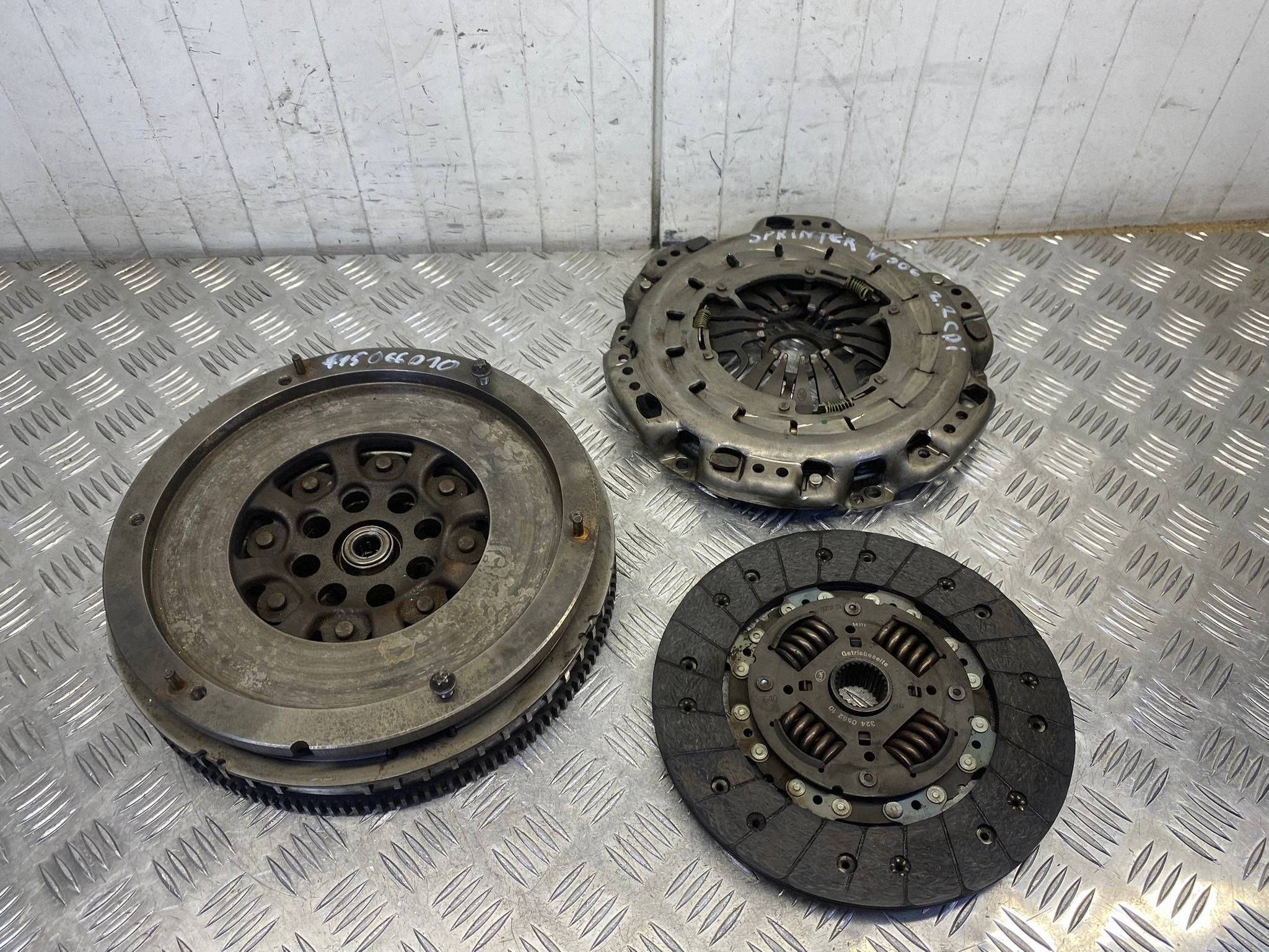Embrayage bimasse LUK Mercedes Sprinter W906 2.2 CDI 415066010 324056210 image 6