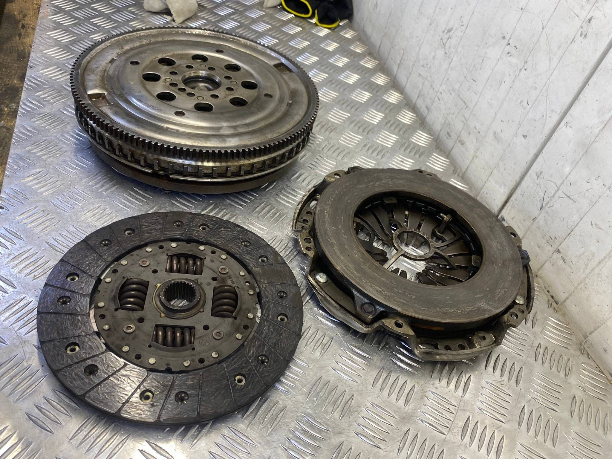 Embrayage bimasse LUK Mercedes Sprinter W906 2.2 CDI 415066010 324056210 image 9