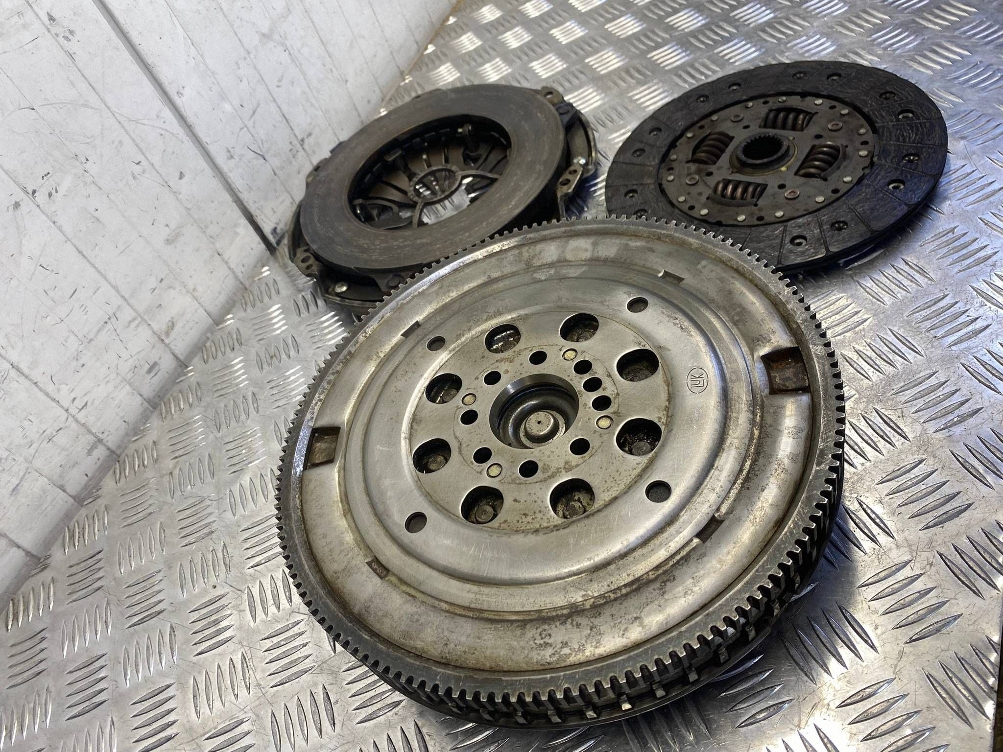 Embrayage bimasse LUK Mercedes Sprinter W906 2.2 CDI 415066010 324056210 image 10