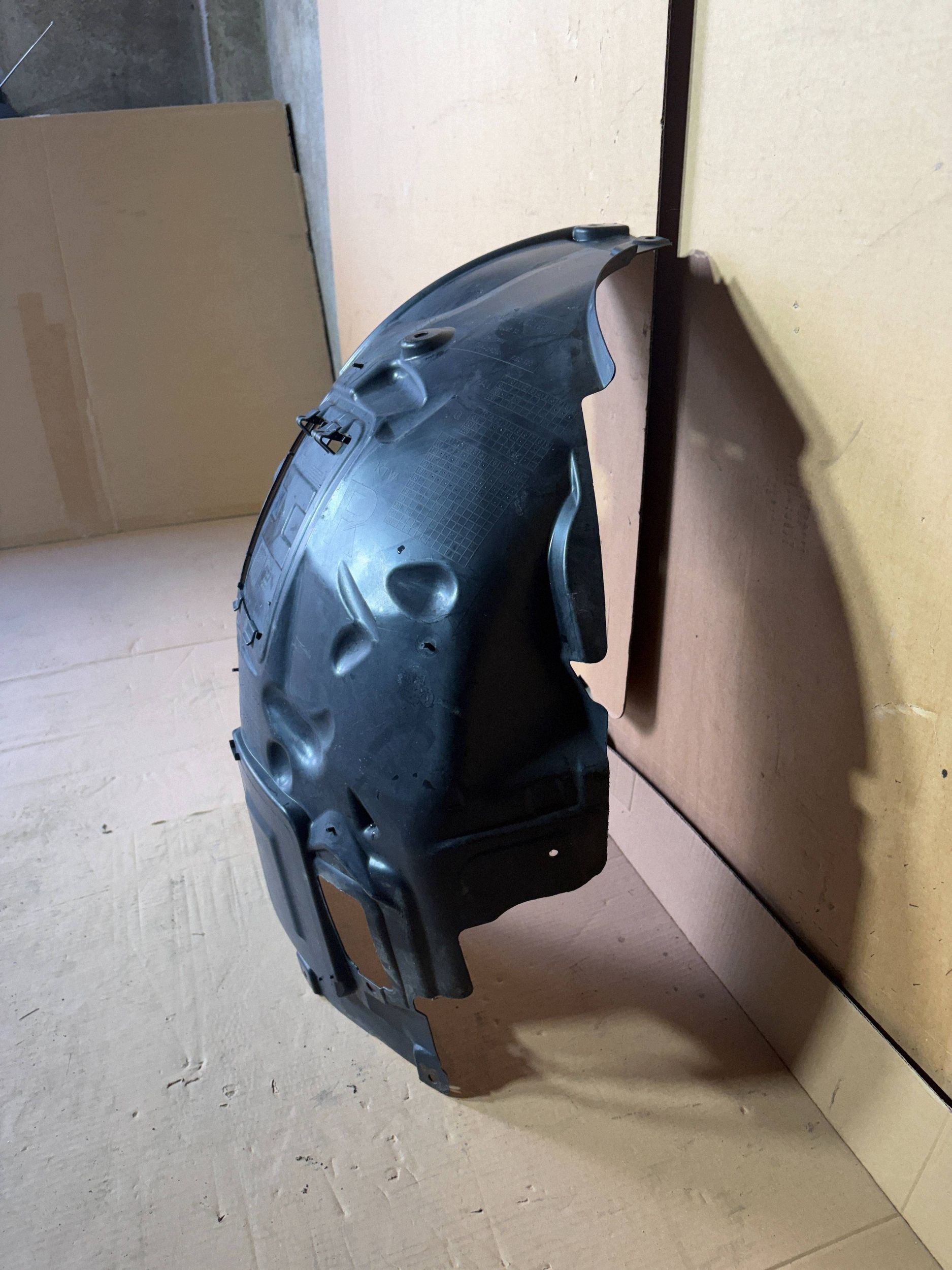 BMW 3 F30 F35 F31 2012-> 7260726 Lokasuoja etu oikea