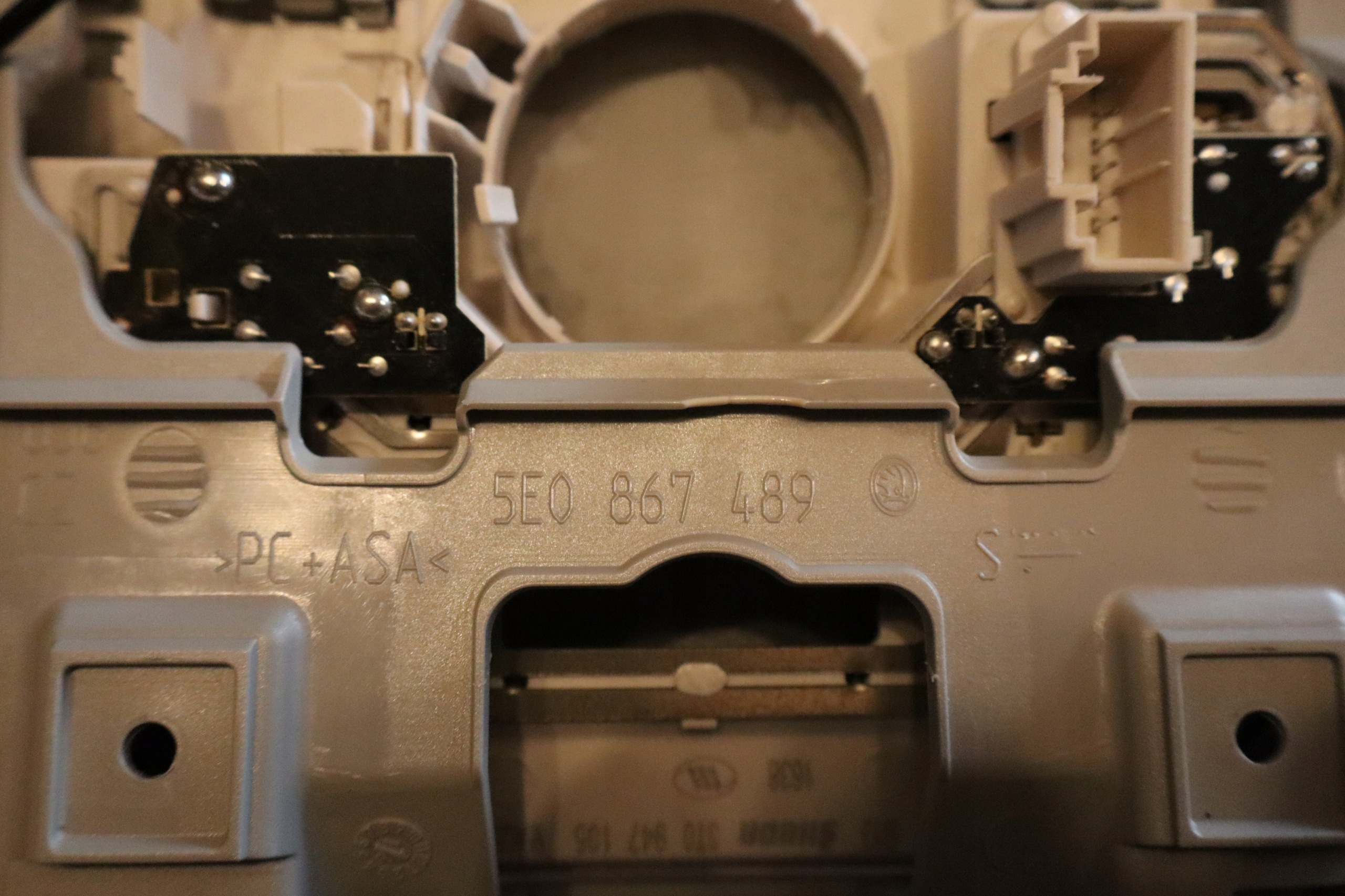 Interior Light Glovebox Skoda Octavia III 5E0867489 image 5