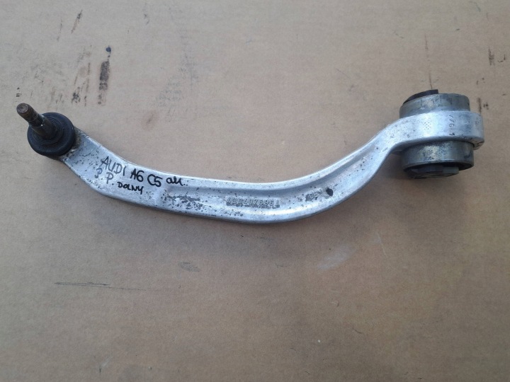 Alavarsi etu oikea AUDI A8 D2 (4D2, 4D8) 4D0407696J 2.8L bensiini