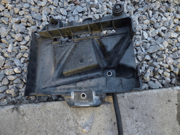 Akun kiinnike SEAT OE 6Q0915331D