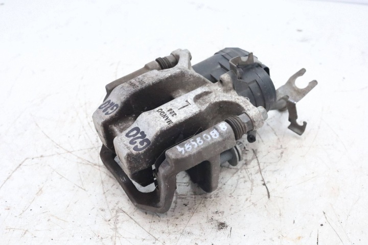 Takajarrukenkä takavasen BMW G20 G21 G23 G42 G26 8836837