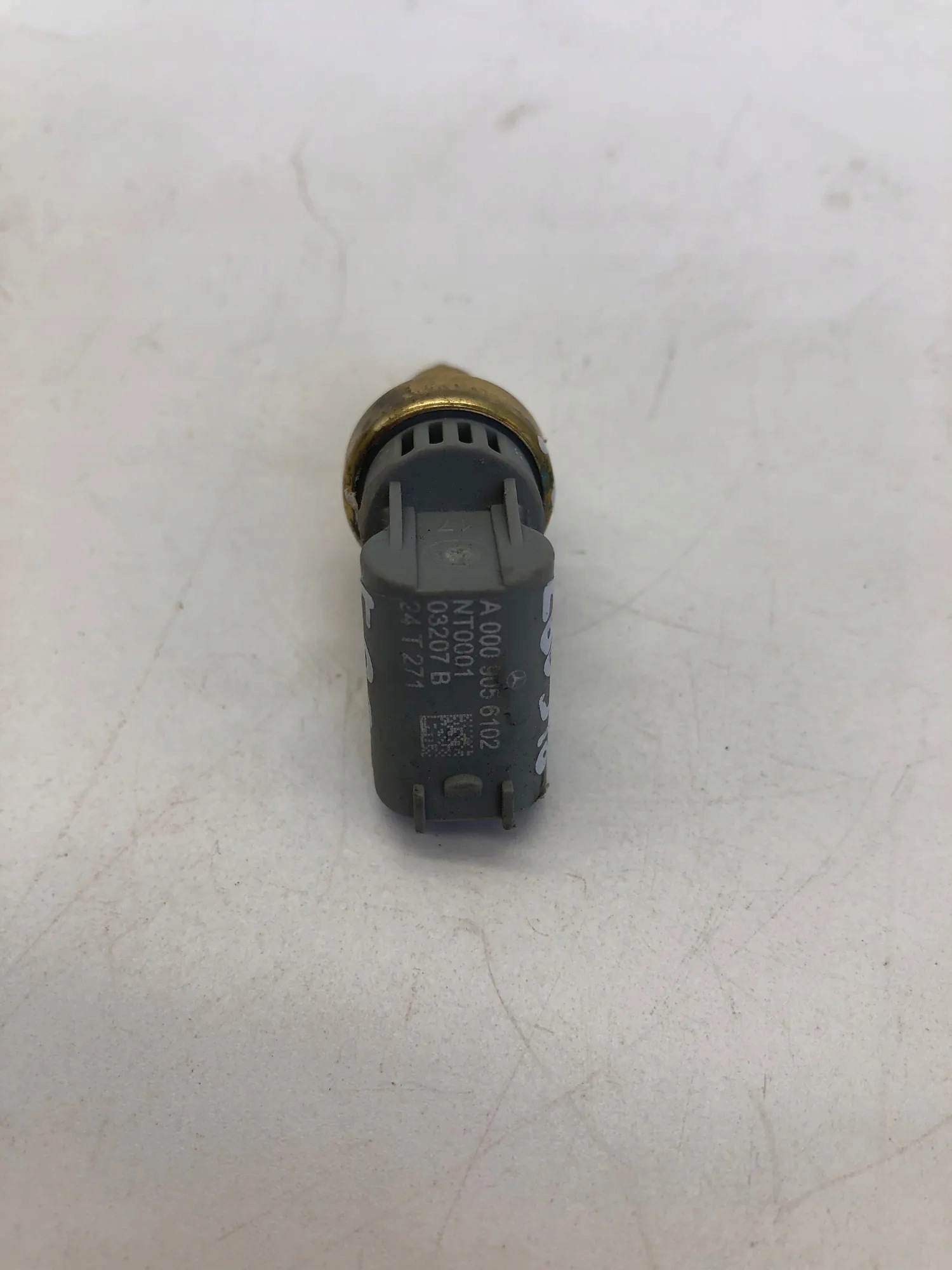 Mercedes-Benz A35 W177 AMG 2.0T Kühlmitteltemperatursensor A0009056102 image 3