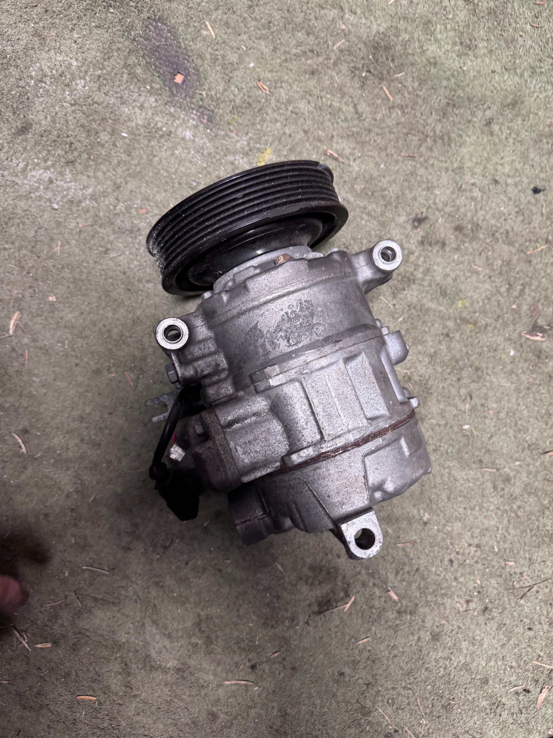 Compressor de ar condicionado Audi A5 2.7/3.0I 4H0260805