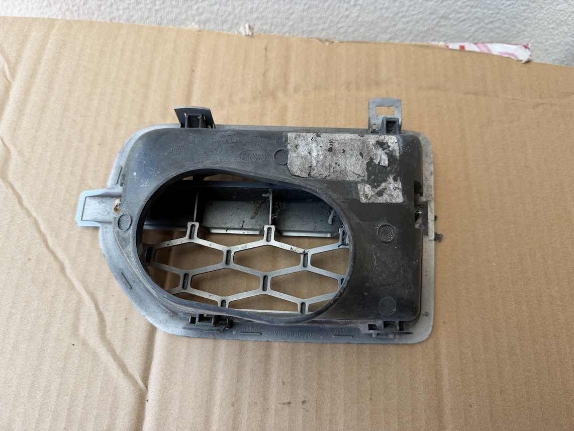Land Rover Discovery 4 L319 lift AH2216A414A rechter grille in voorspatbord
