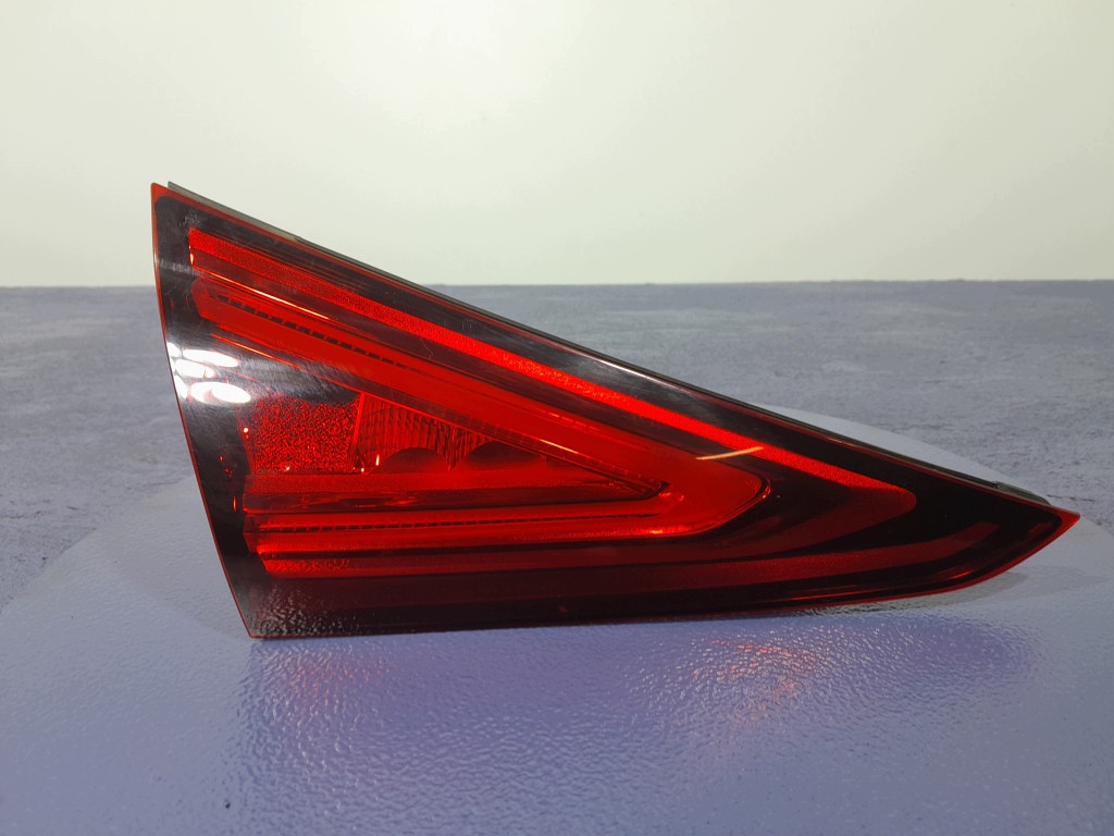 MERCEDES CLS C257 LED-RÜCKLEUCHTE LINKS INNEN AM KOFFERDECKEL A2579064600 image 2