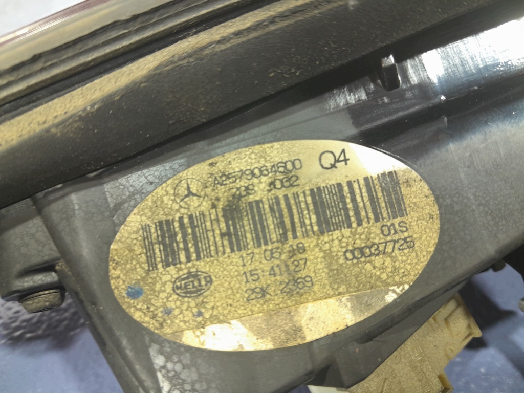 MERCEDES CLS C257 LED-RÜCKLEUCHTE LINKS INNEN AM KOFFERDECKEL A2579064600 image 5