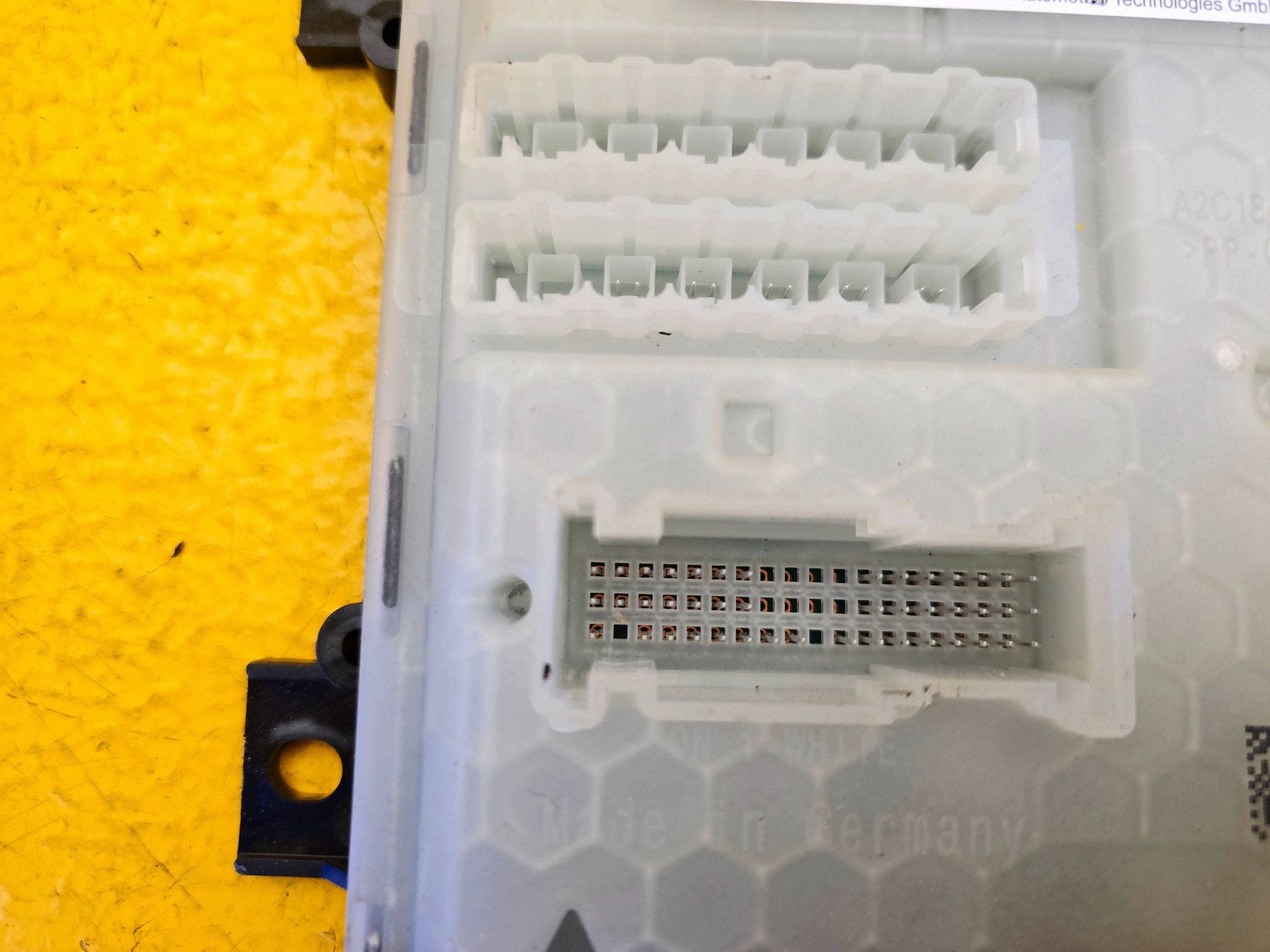 Module de commande d'allumage Mercedes C W206 A2069002625 image 4