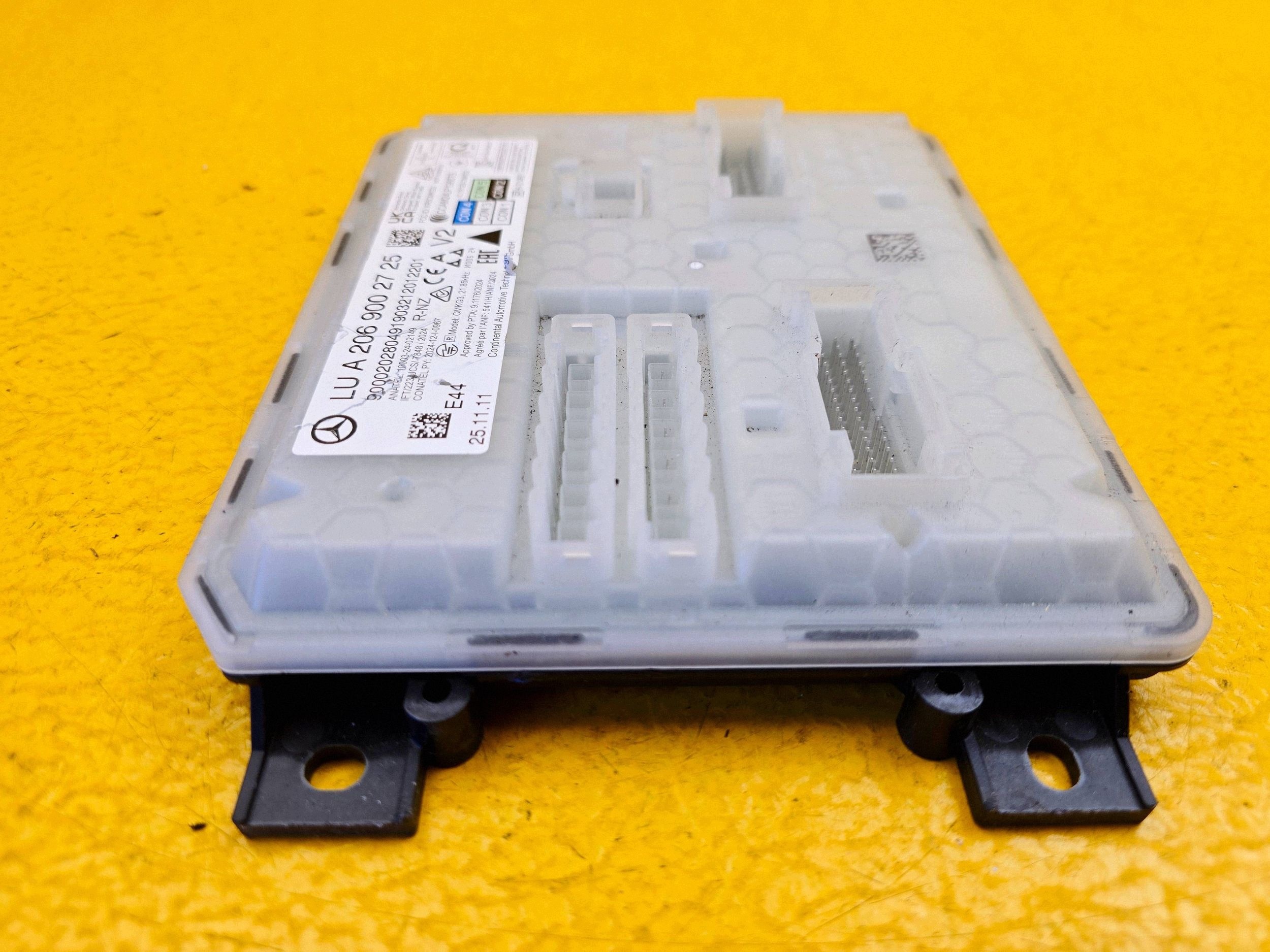 Module de commande d'allumage Mercedes C W206 A2069002725 image 6