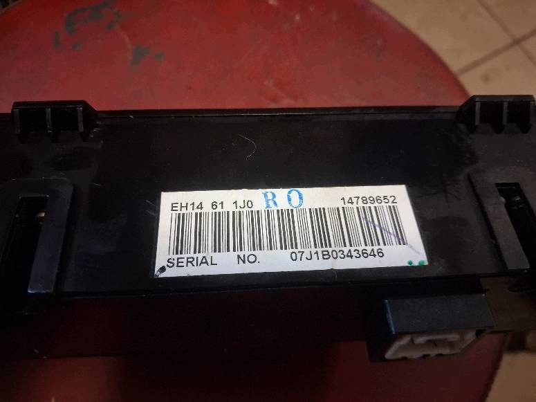 Mazda CX-7 näyttö EH14611J0 käytetty