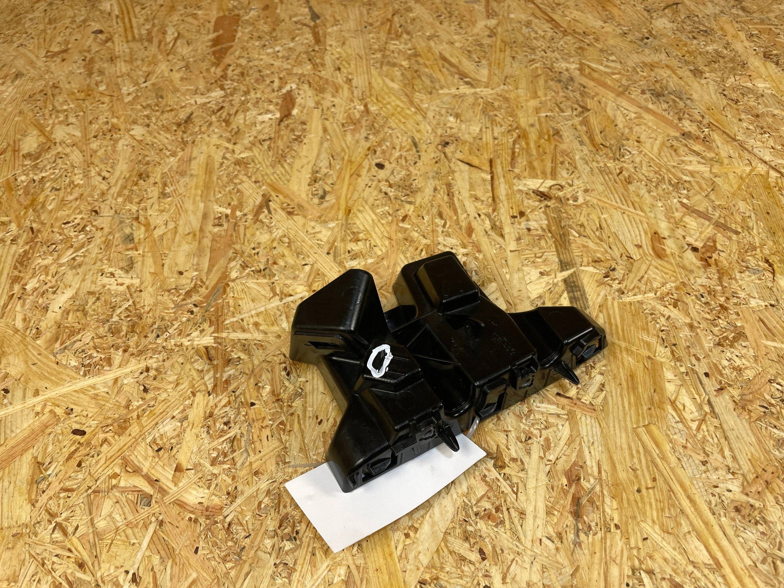 Soporte Parachoques Ford Fiesta MK8 Izquierdo