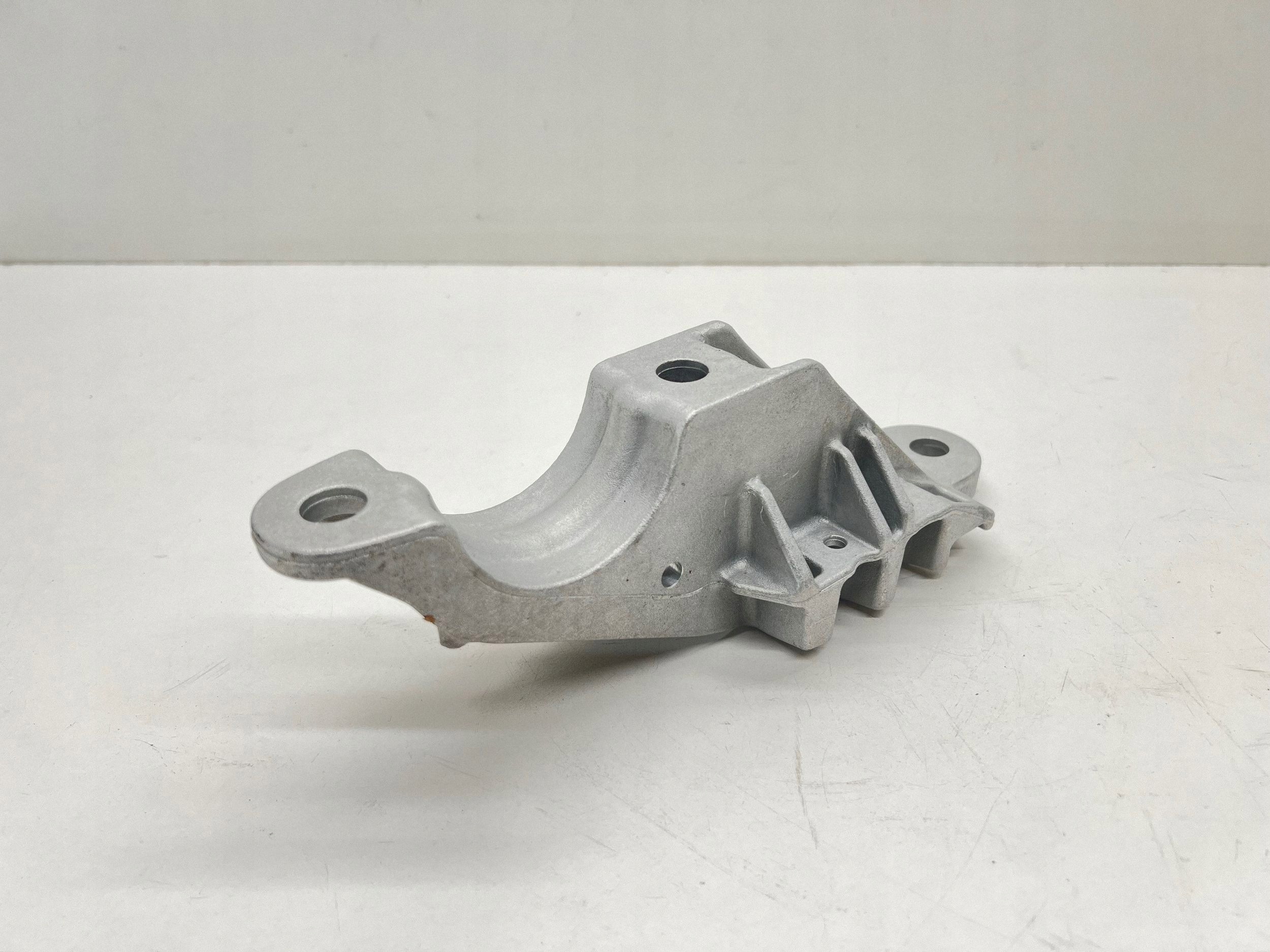 BMW 5 G30 G31 2017 Stabilisatorlager vorne OEM 37116884013 image 4