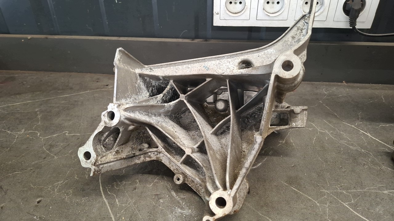 Engine Mount Bracket VW SKODA SCALA I 05c199207 image 6