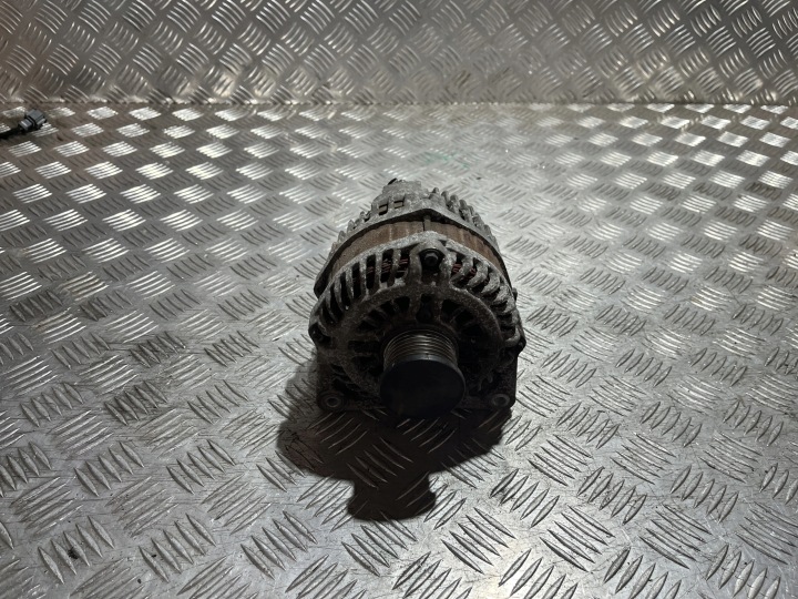 Nissan Juke I Lift 2015 1.2 DIG-T Alternator 23100-BV80A