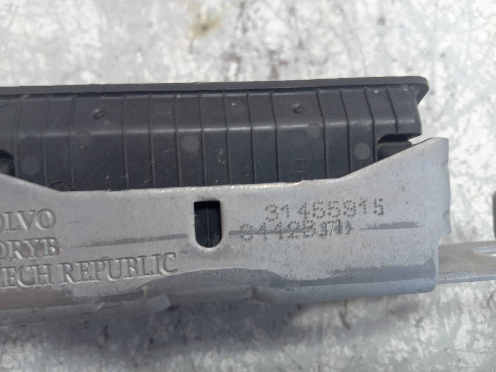Volvo V60 Tailgate Lock Bolt OE31455915 Used image 5