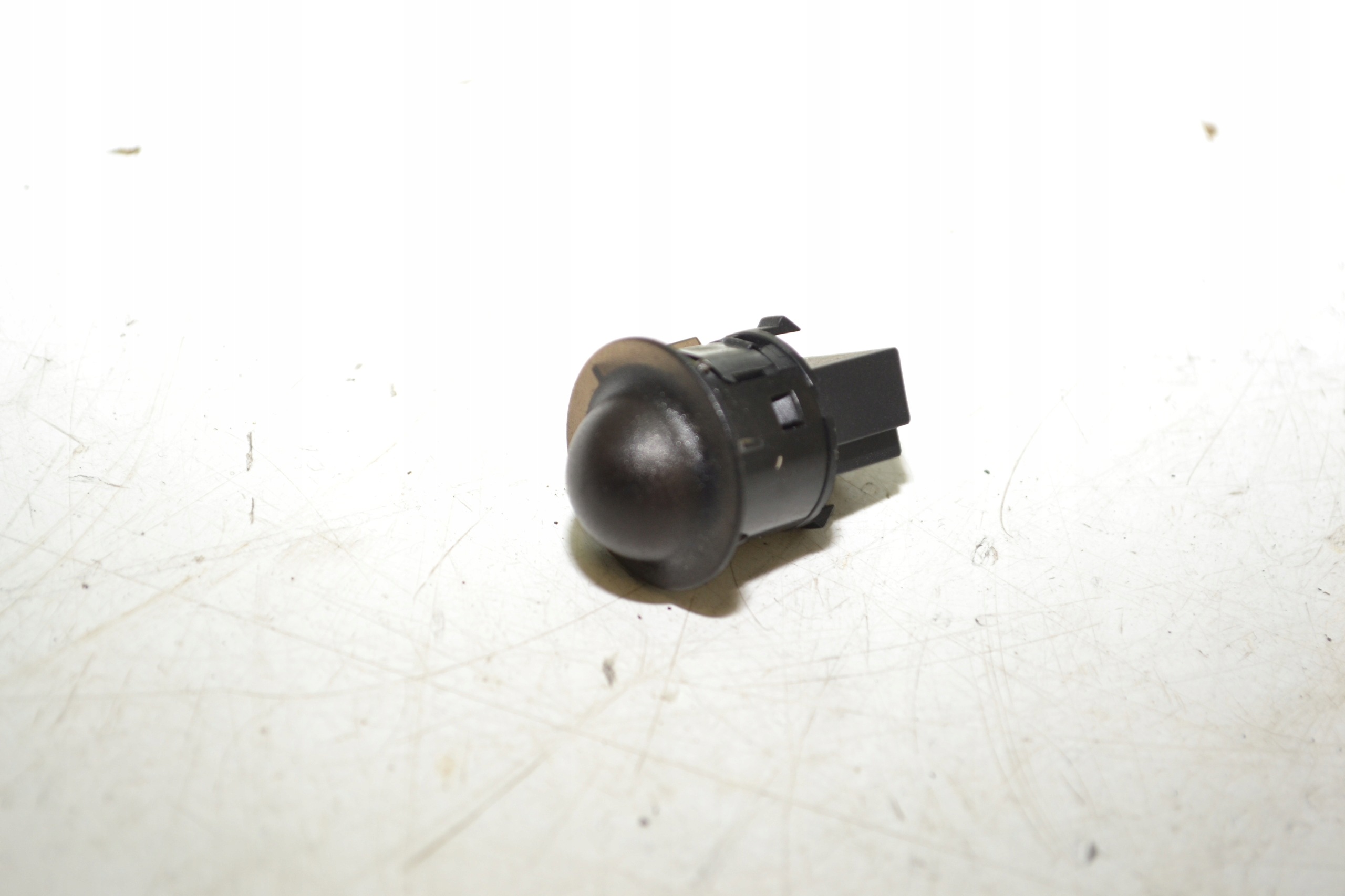 Mercedes E C207 W207 Solsensor A2049057501 image 2