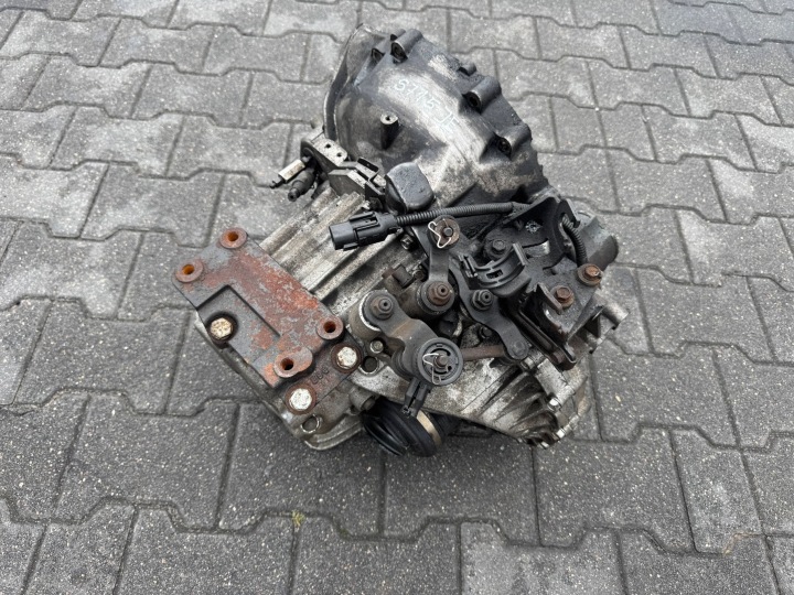 Vaihteisto 2.0 CRDI S715JE Kia Sportage II 2008
