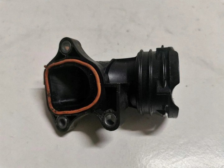 Mercedes W212 M276 Coolant Inlet Connector A2762000156