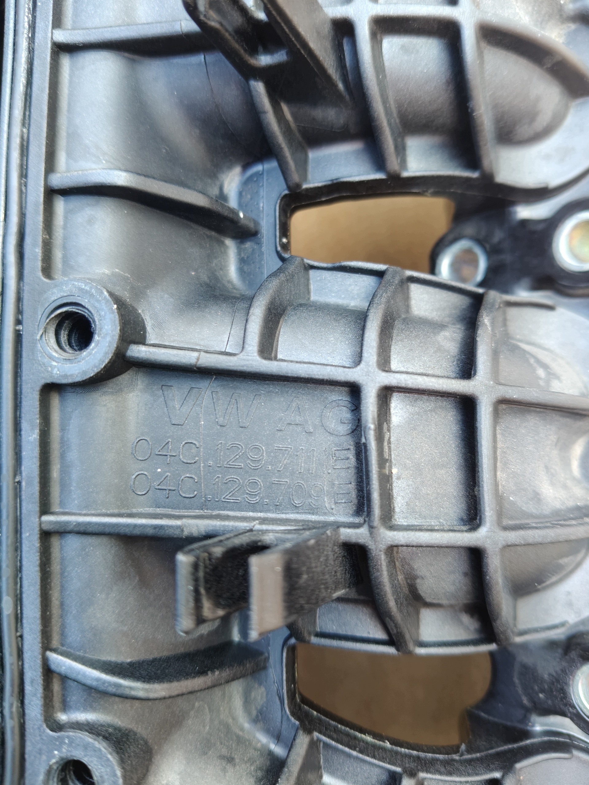 VW SKODA SEAT 1.0TSI Intake Manifold 04C129711E 04C129709E 2019 image 3