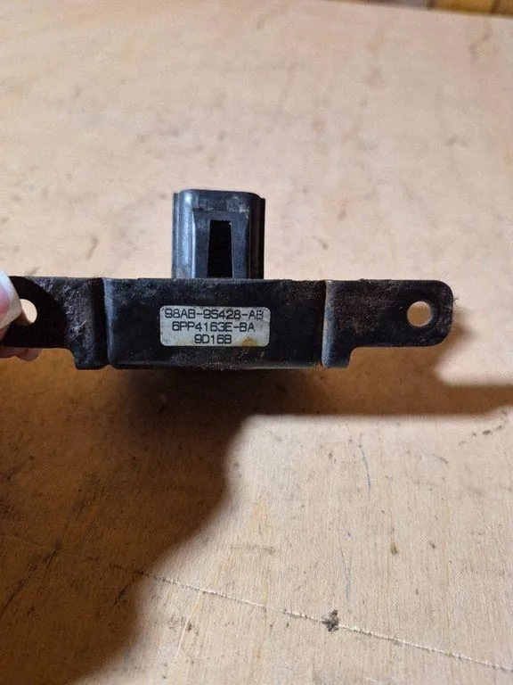 Luchtdruksensor Ford Focus Sedan 2.0L 98AB9S428AB image 2