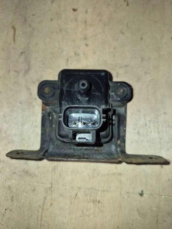Capteur pression air Ford Focus Sedan 2.0L 98AB9S428AB