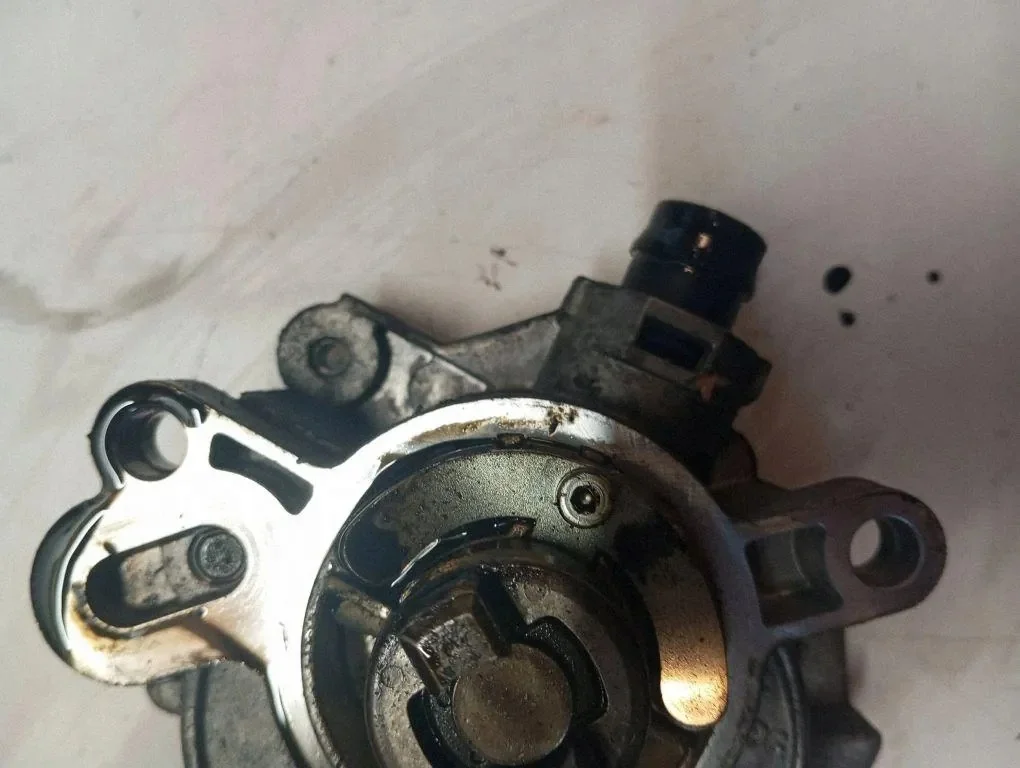 Bomba de vácuo Volvo D87TA 2.0L image 5