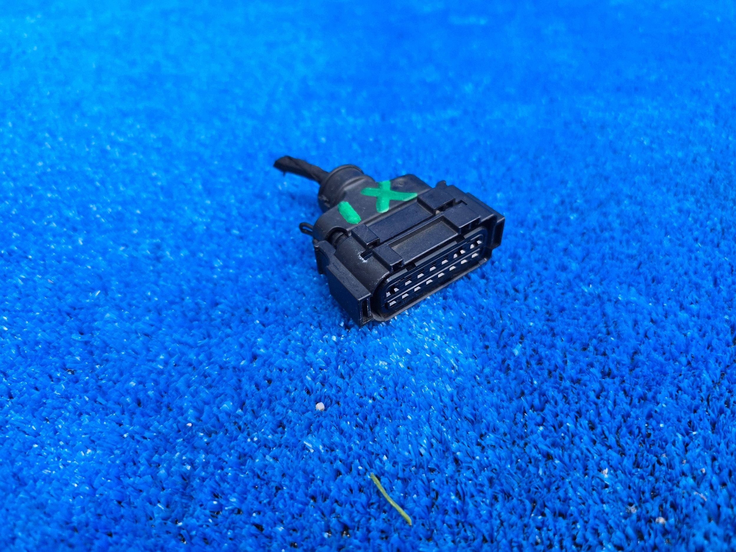 Used BMW OE Body Connector Socket Right DWZ11166 image 2