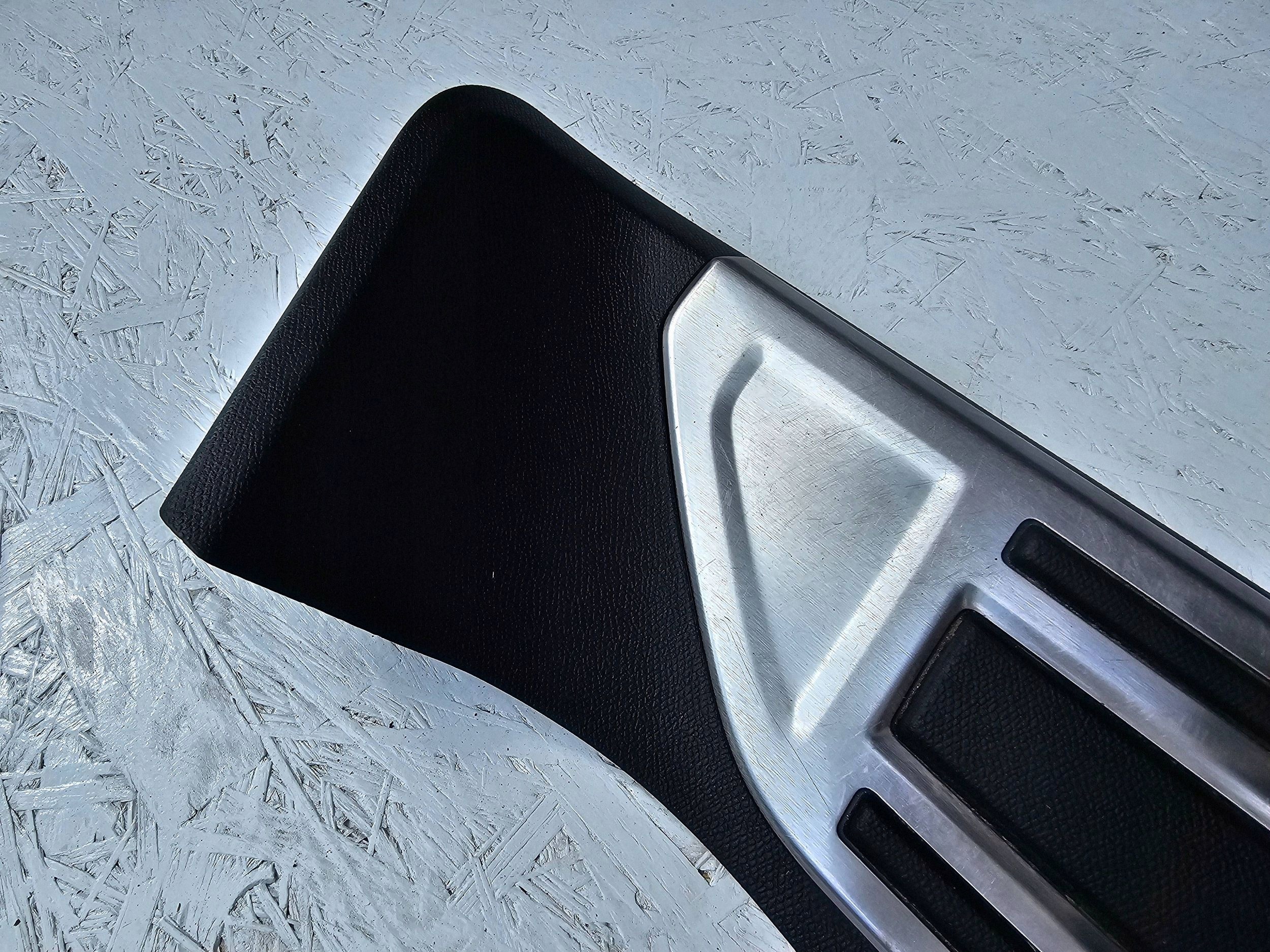 Estribo Peugeot 5008 II 3008 II 9811350880